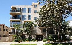 121 S Canon Dr