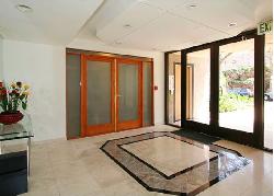 121 S Canon Dr