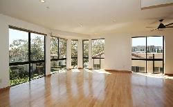 121 S Canon Dr