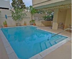 121 S Canon Dr