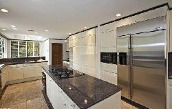 450 N Maple Dr
