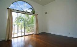 960 N Doheny