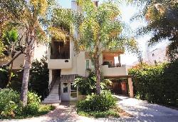 924 N Palm