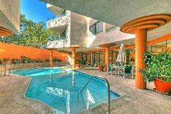 450 N Maple Dr