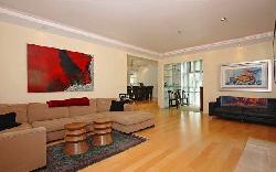 370 S Elm