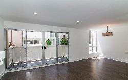 725 S Barrington