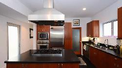 900 West Knoll
