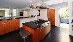 900 West Knoll