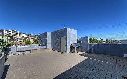 900 West Knoll
