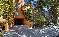 900 West Knoll