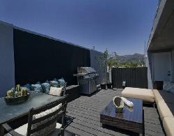 Vista Courtyard