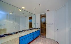 1033 Ocean