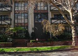 133 S Oakhurst