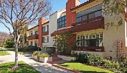 330 S Reeves