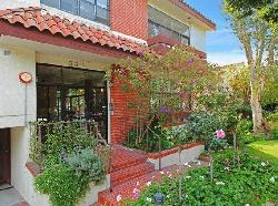 330 S Reeves