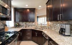 8601 West Knoll