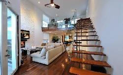 8601 West Knoll
