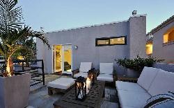 8601 West Knoll