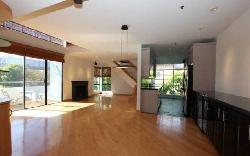 656 West Knoll