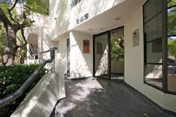 656 West Knoll