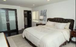 812 N Croft