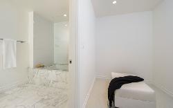 4661 Wilshire