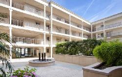 La Playa Court