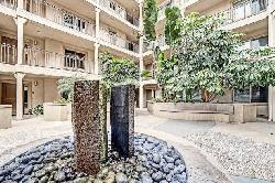 La Playa Court