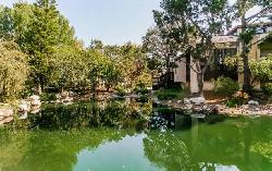 Lakeside Villas