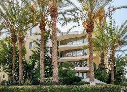 Crescent Walk