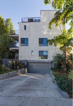 7124 Hollywood