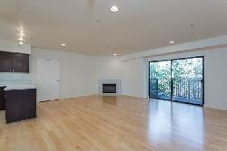 7124 Hollywood