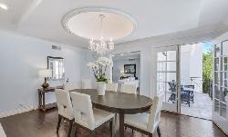 Fleur de Lis Brentwood