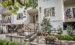 Fleur de Lis Brentwood