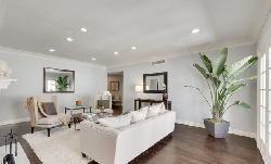 Fleur de Lis Brentwood