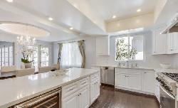 Fleur de Lis Brentwood