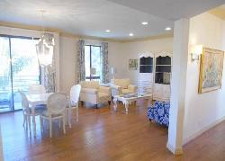 Oakhurst Square