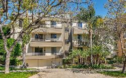 Oakhurst Square