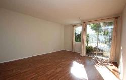 12633 Moorpark