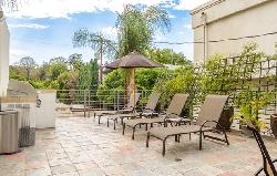 Laurelwood Villas