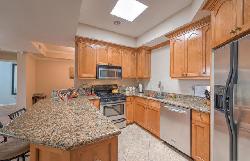 12407 Moorpark