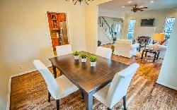 Flores House