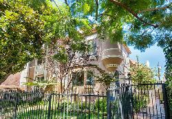 Flores House