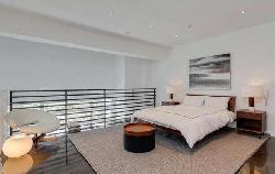 Raymond Renaissance, The