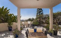 Beachwood Canyon Estates