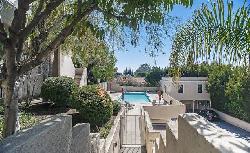 Beachwood Canyon Estates