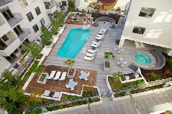 Avenue, The
