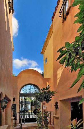 Wilshire View Townhomes