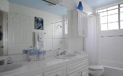 850 Poinsettia Pl
