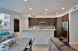 11912 Laurelwood